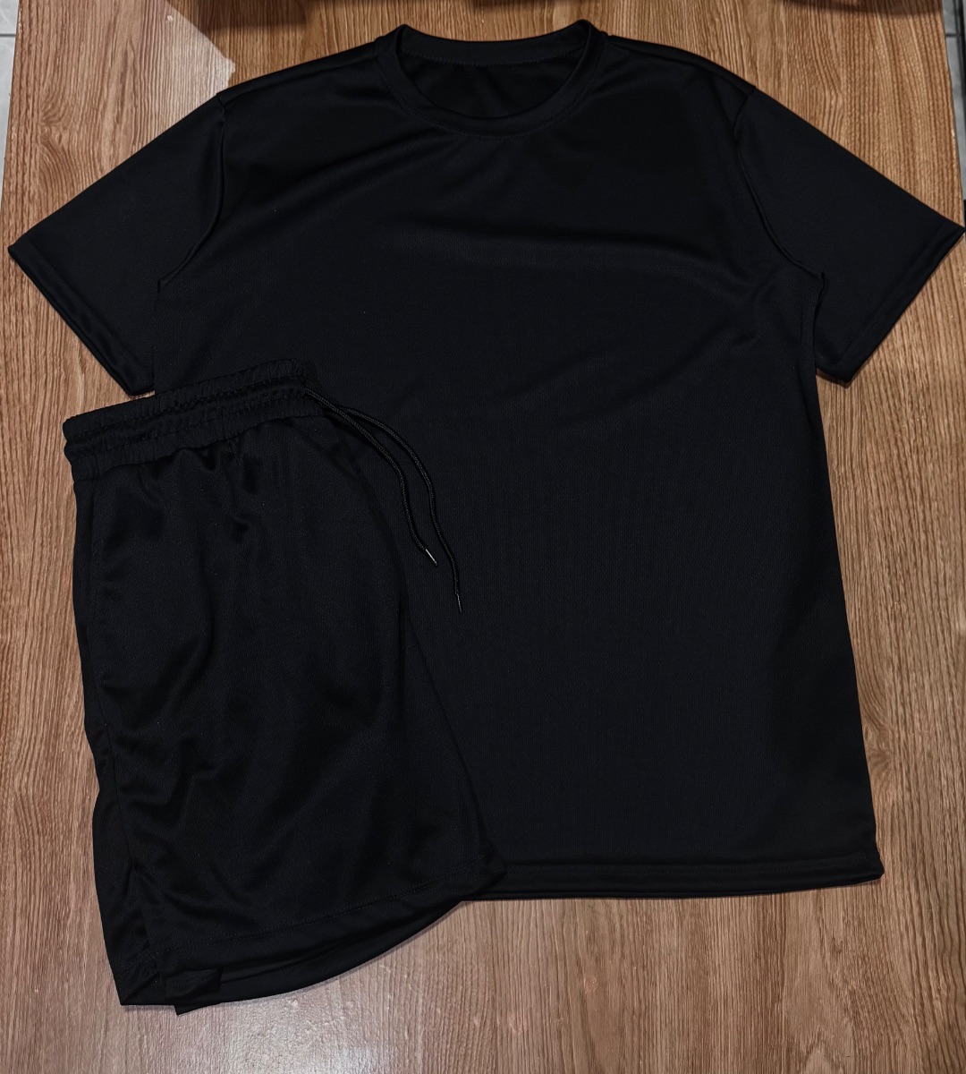 Conjunto Dry-Fit com Shorts de Compressão