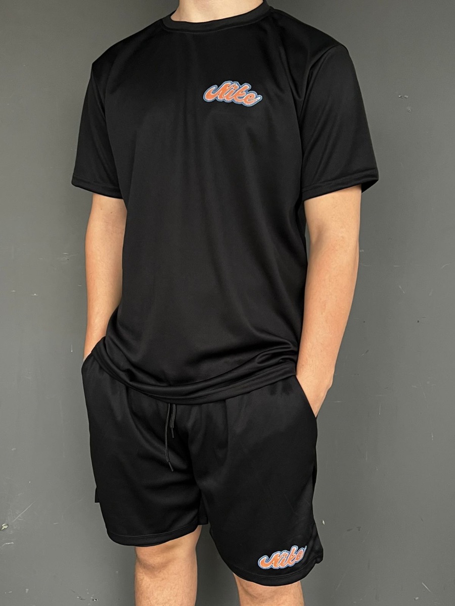 Conjunto Dry-Fit com Shorts de Compressão