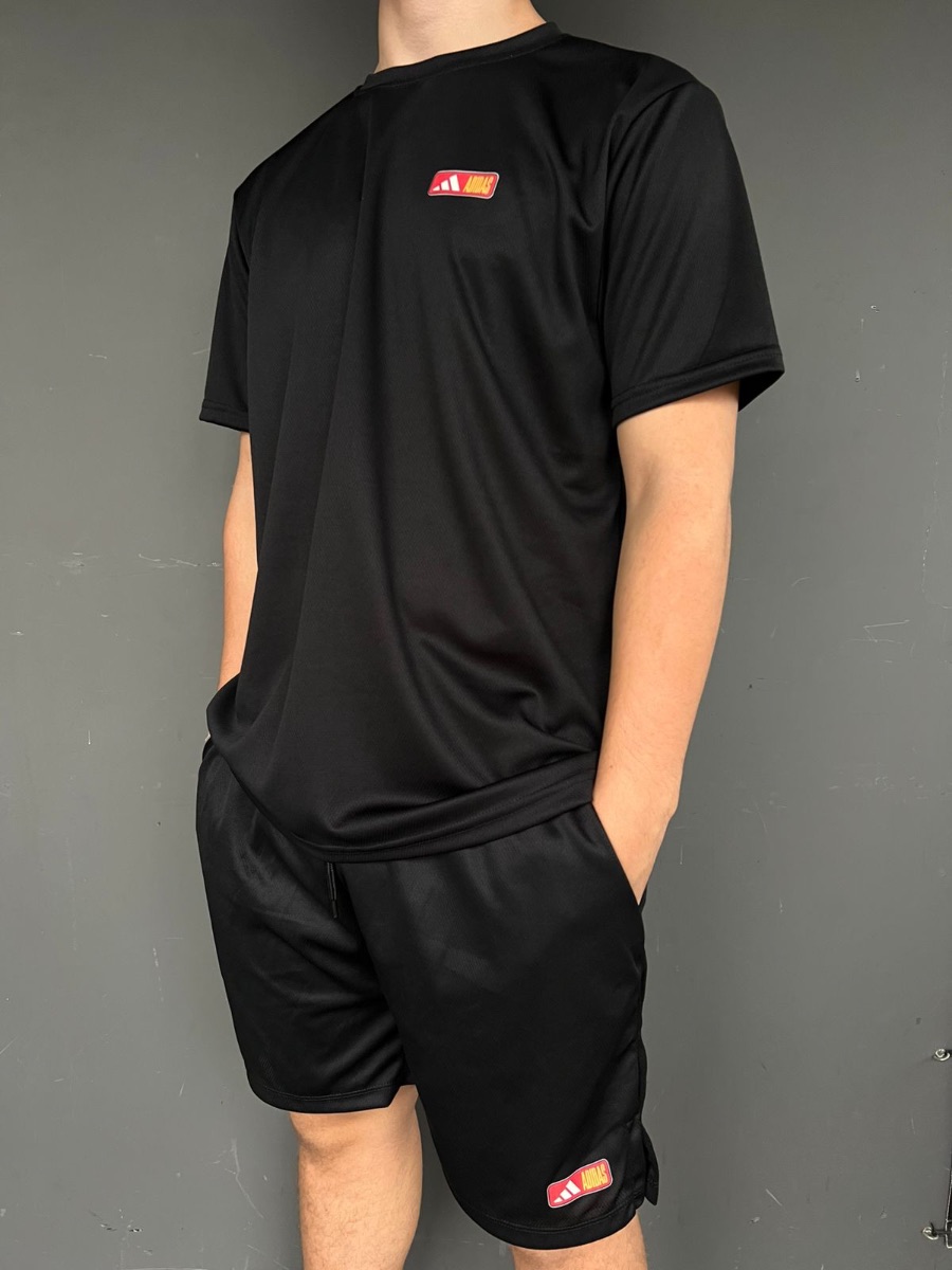 Conjunto Dry-Fit com Shorts de Compressão