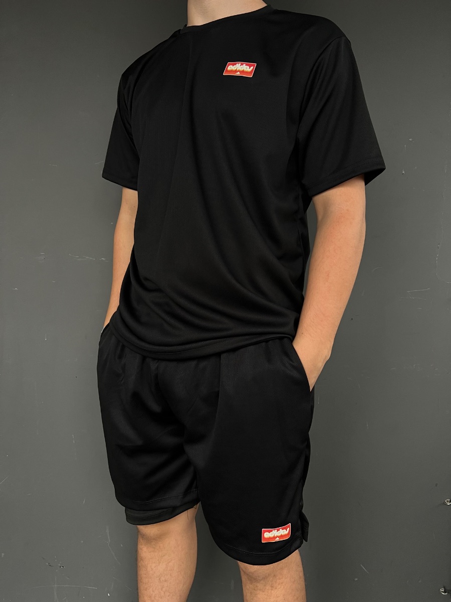 Conjunto Dry-Fit com Shorts de Compressão