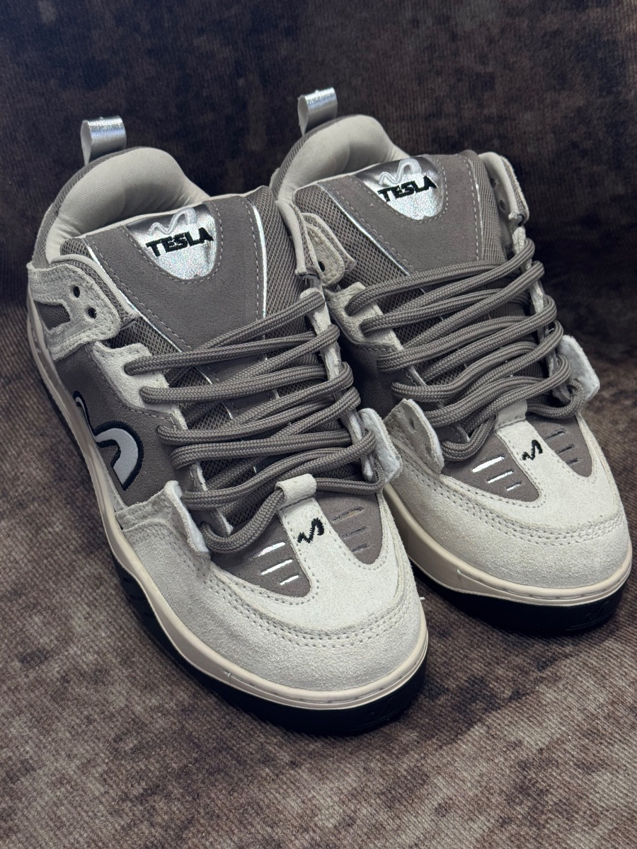 Tênis Tesla Nine SIlver