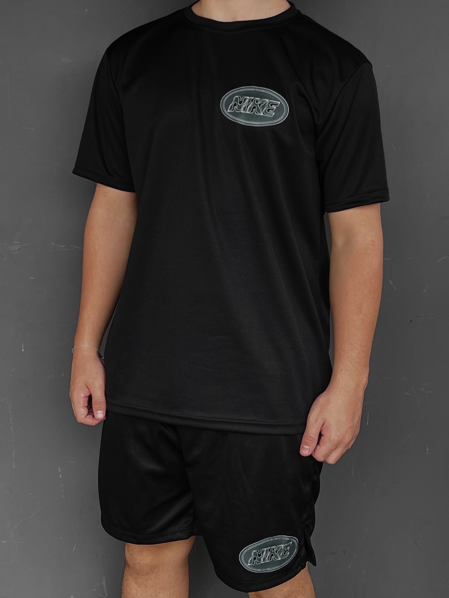 Conjunto Dry-Fit com Shorts de Compressão